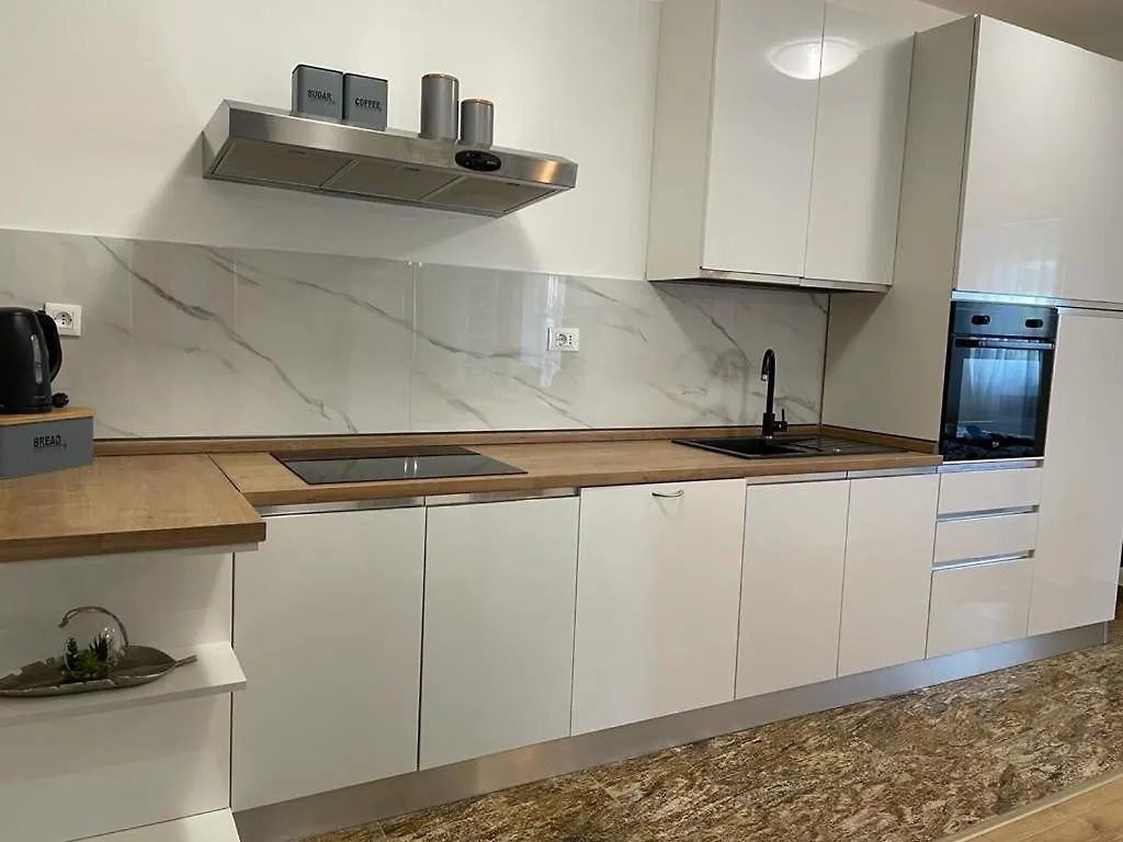 Malena Apartman Pula